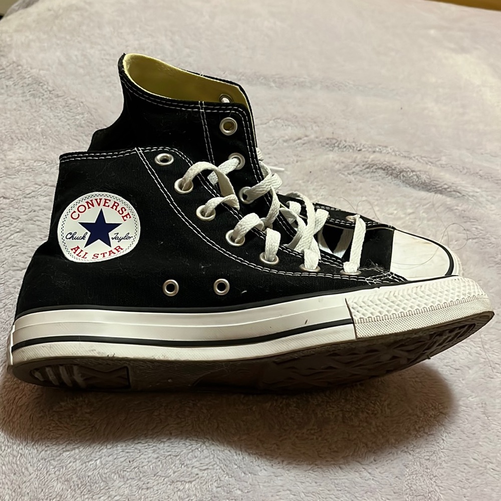 Black Unisex Converse- Men’s 6 Women’s 8